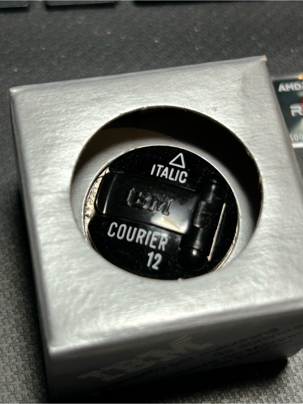 Black Courier 12 Italic Typewriter Font Ball